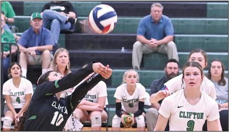 Lady Cubs battle the best in district