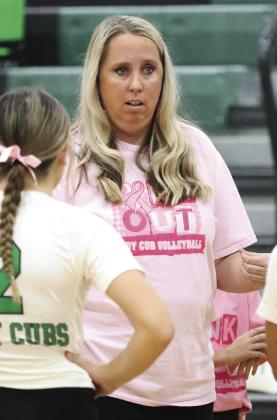 Lady Cub head coach Whitney Holdbrook talks during a time out. Photo by Wendy Orozco courtesy of Brett Voss’ The Sports Buzz